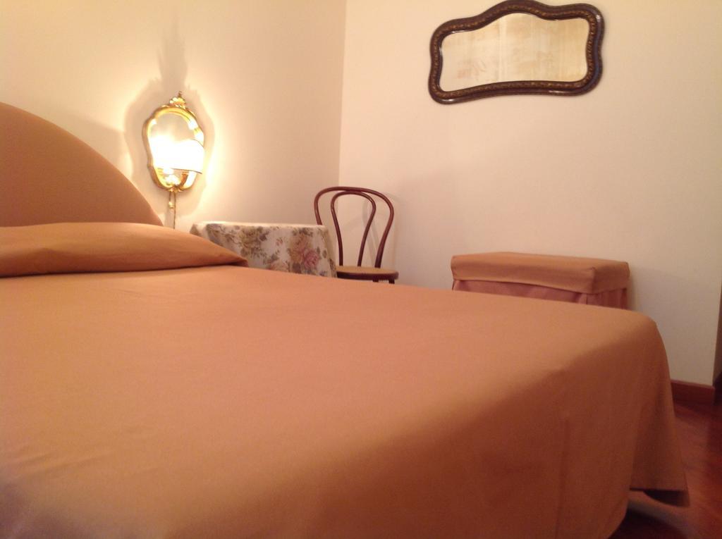 B&B Crispi Terst Pokoj fotografie